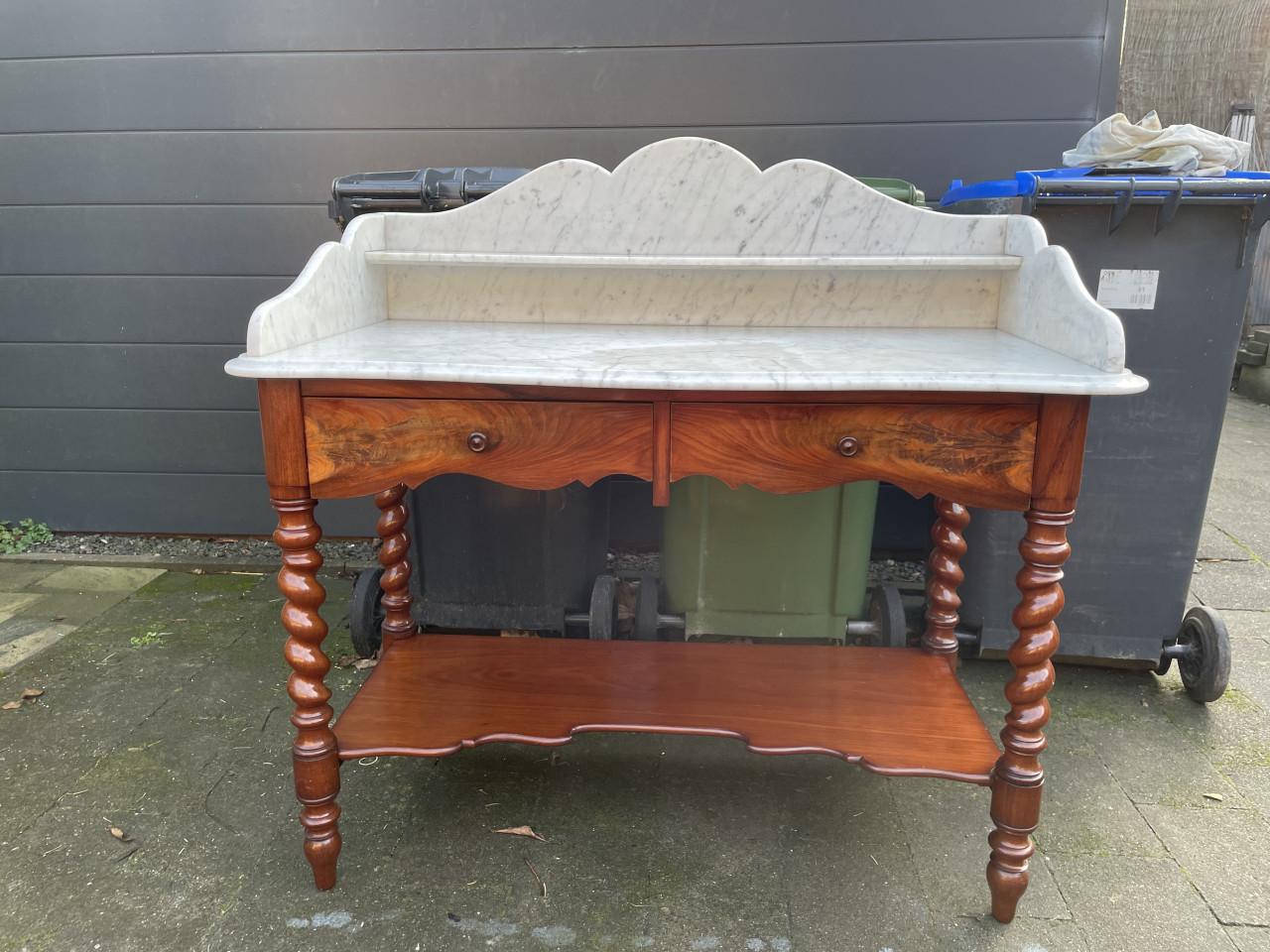 Prachtige Wastafel met lampet stel