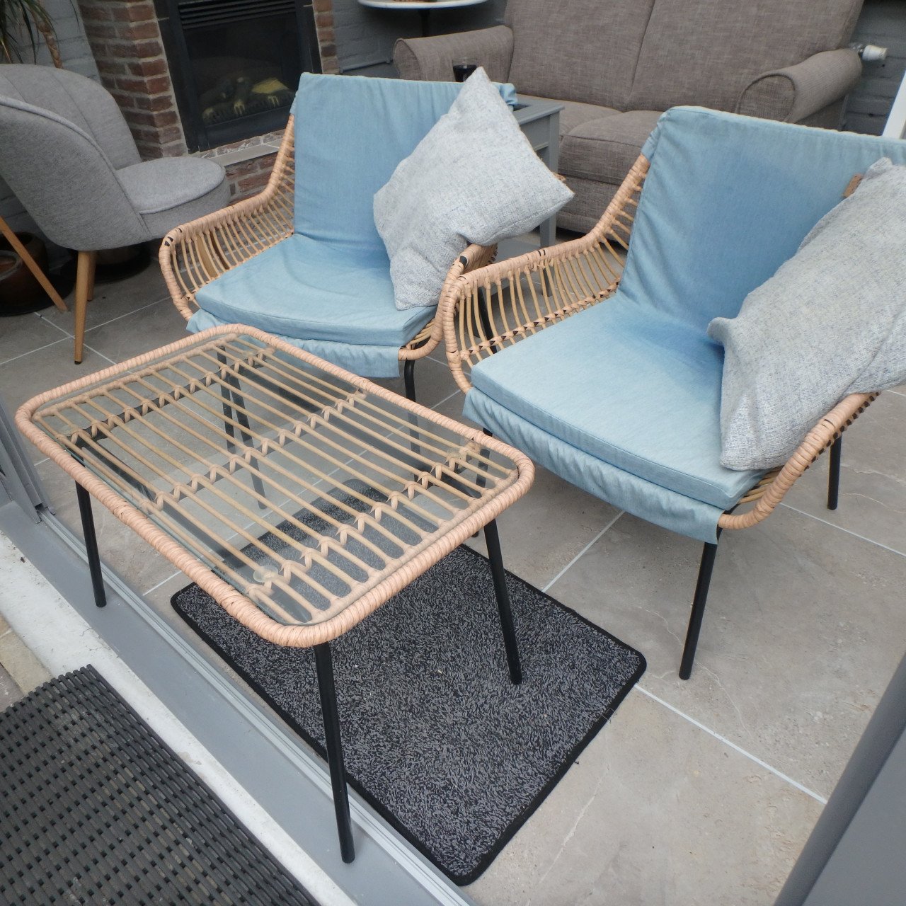 Rotan stoelen en tafel