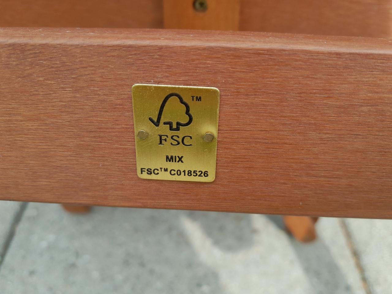 Nieuwe hardhouten buitentafel, opklapbaar.