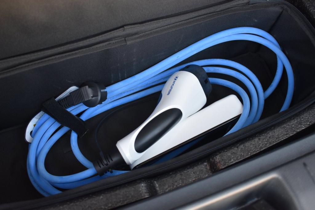 Hyundai Kona ev comfort 64 kwh soh 99% | nap | camera | apple carplay | and