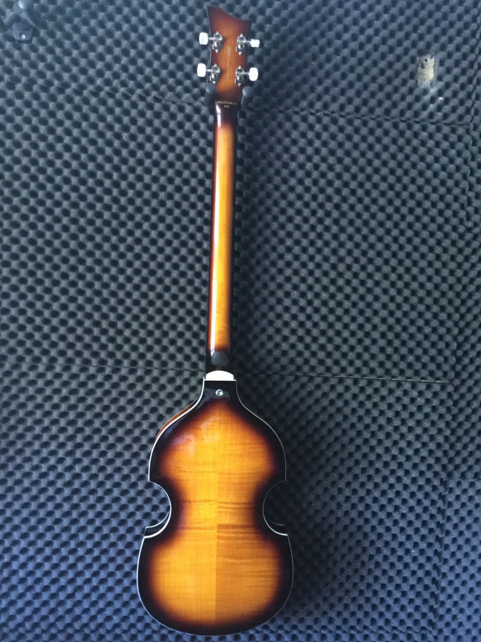Höfner 4-snarige vioolbasgitaar + bijpassende gitaarkoffer