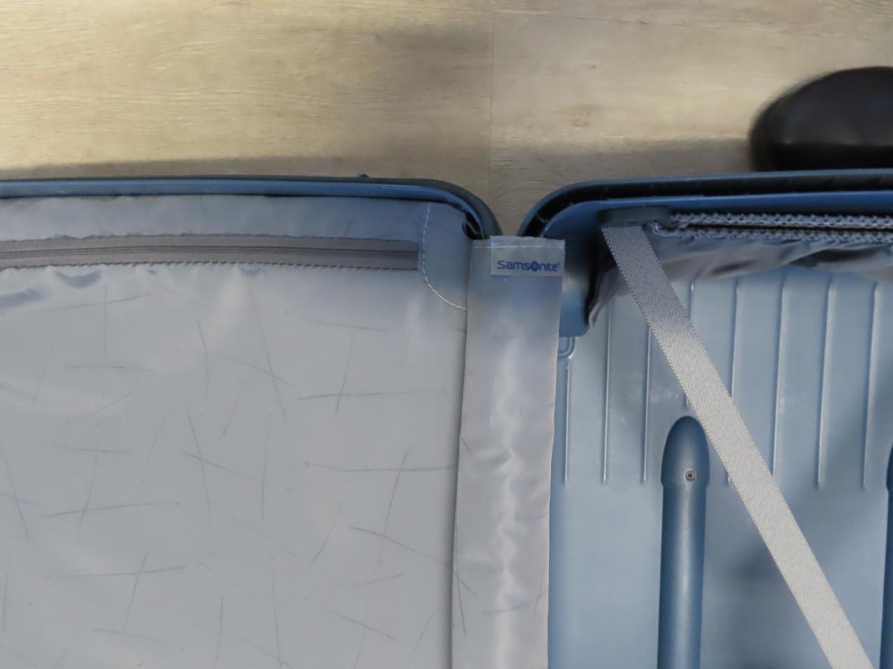 Grote Samsonite koffer €.70,00 Code: 1910 Flite comfort Kleur: Blauw Diep: