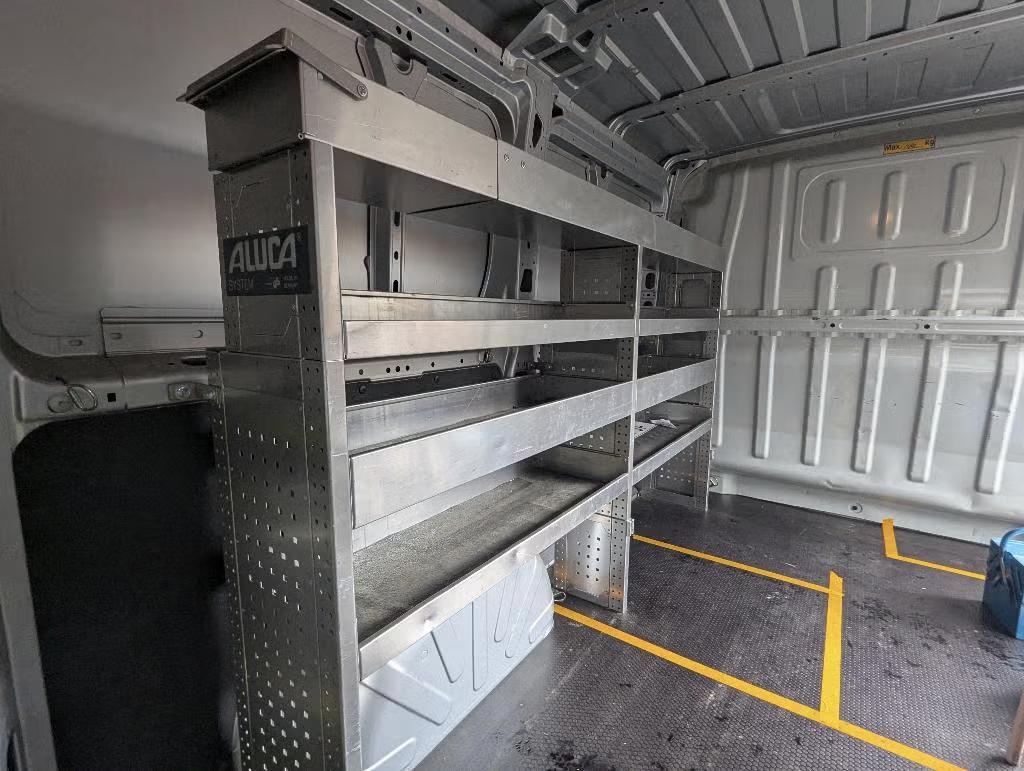 Nette Aluca bedrijfswageninrichting + transportklem