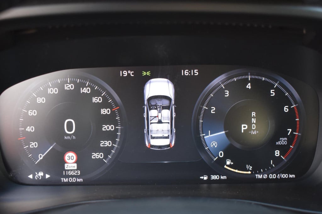 Volvo XC40 1.5 t2 | trekhaak | camera | apple carplay | android auto | adap