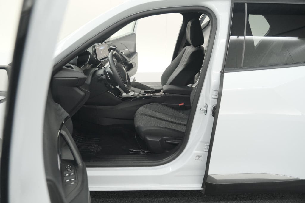 Peugeot 2008 puretech 130 eat8 allure | camera | navigatie | apple carplay 