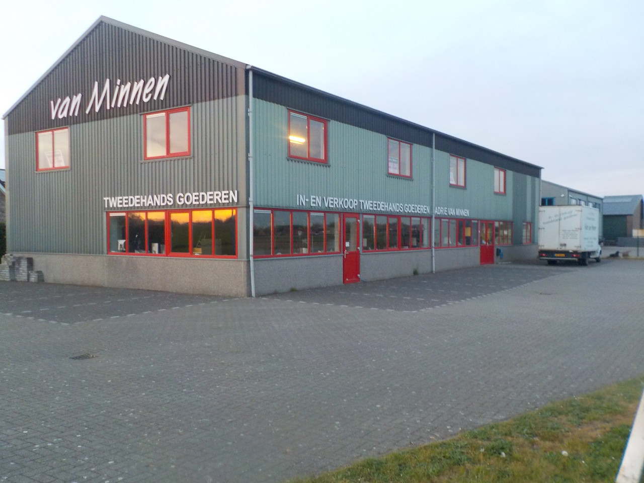 Massief grenen boekenkast in goede staat