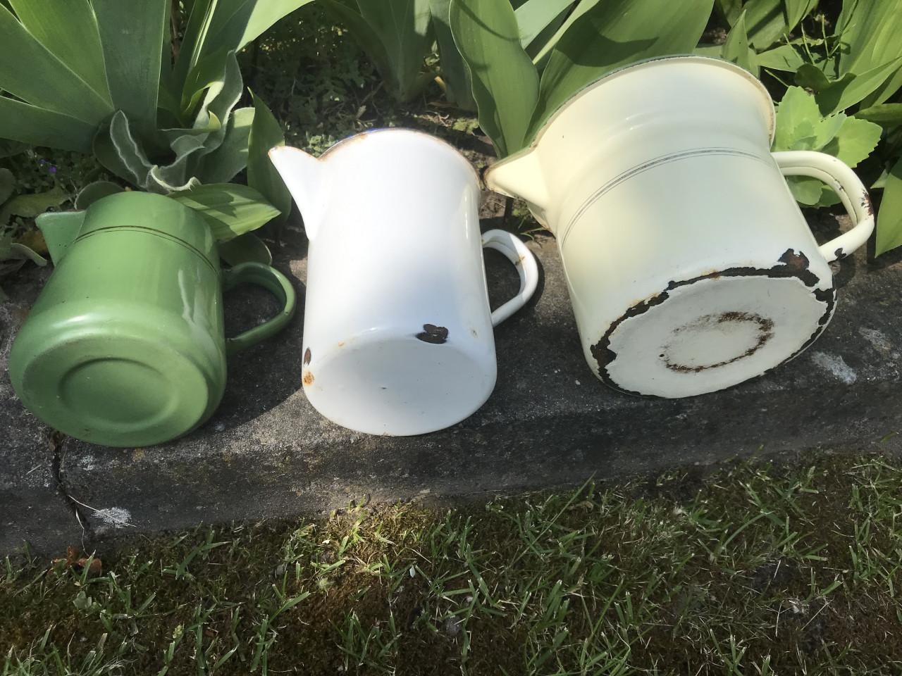 Emaille melk- / maatkannetjes (3 stuks)