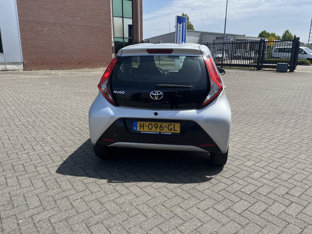 Toyota Aygo 1.0 vvt-i x-play