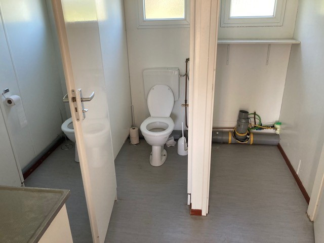 Kantoorunits 4 stuks en toilet unit