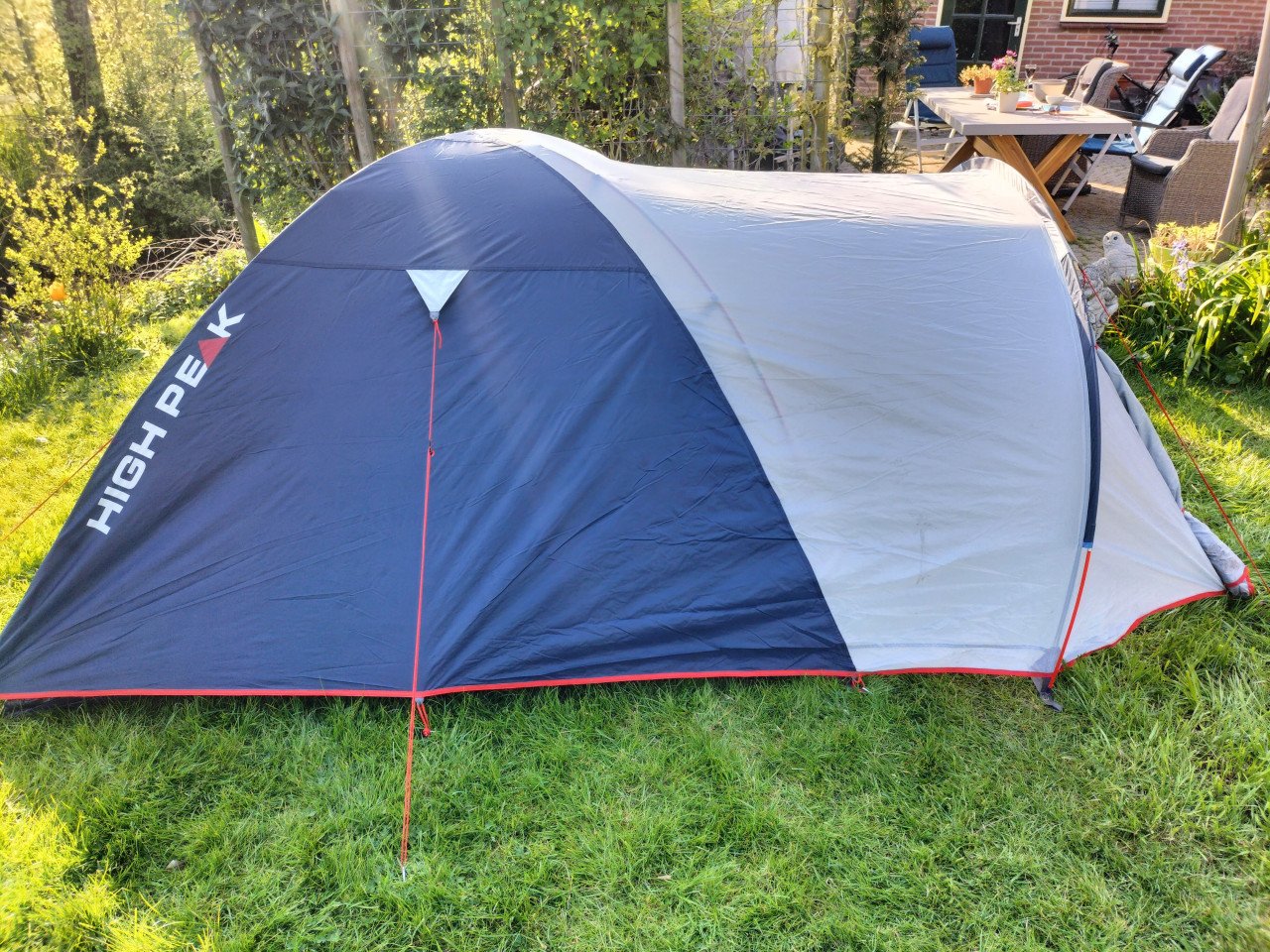 Bijzettentje High Peak en Kogeldrukmeter.
