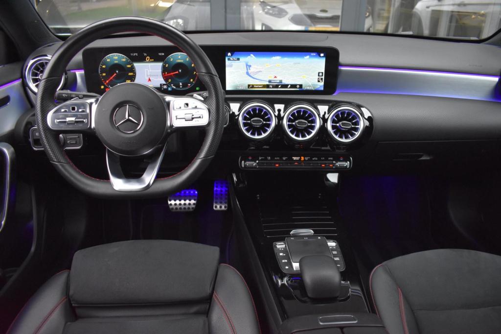 Mercedes-Benz A-Klasse 180 amg night | sfeerverlichting | apple carplay | c