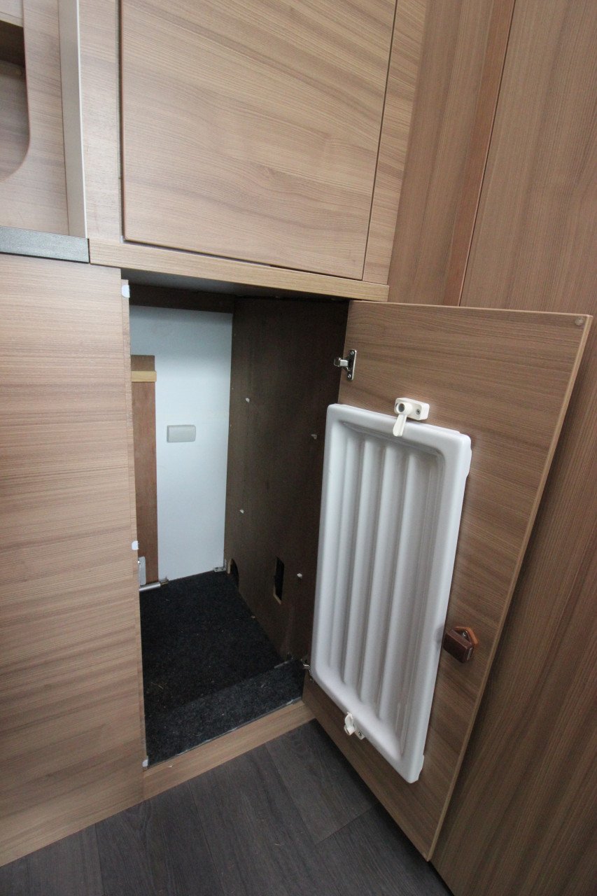 Adria Matrix M590ST(Electr.Hefbed, Als nieuw!!!)