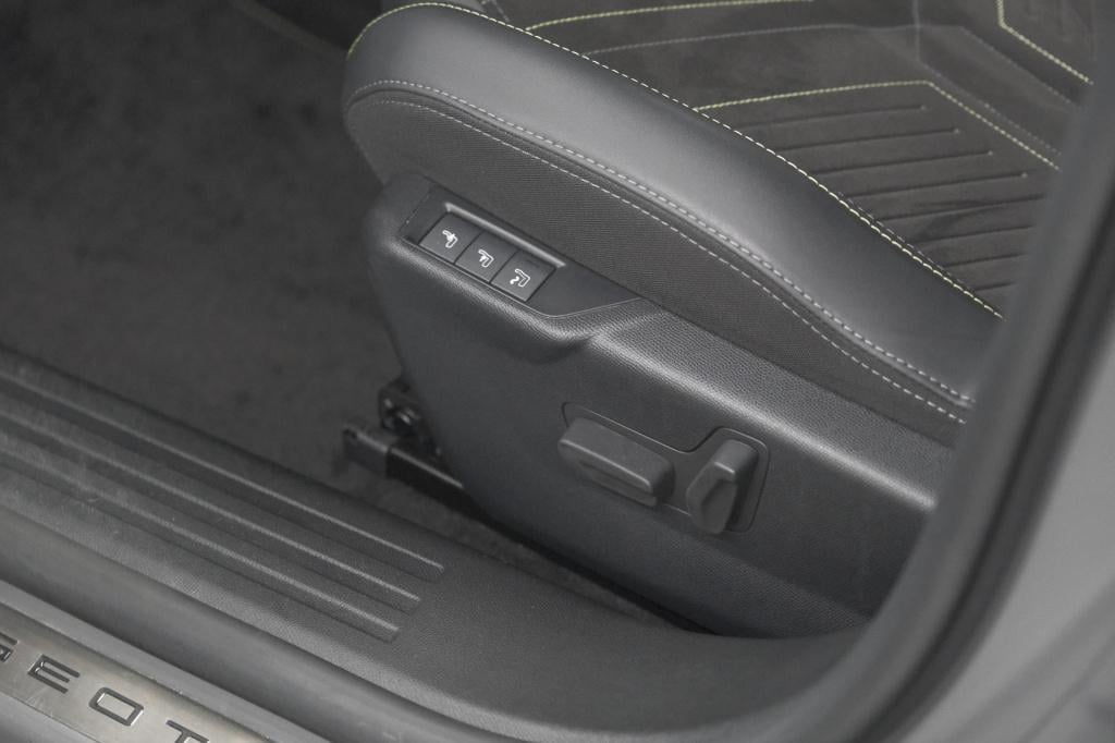 Peugeot 2008 puretech 130 eat8 gt | 360 camera | stoelmassage | adaptieve c