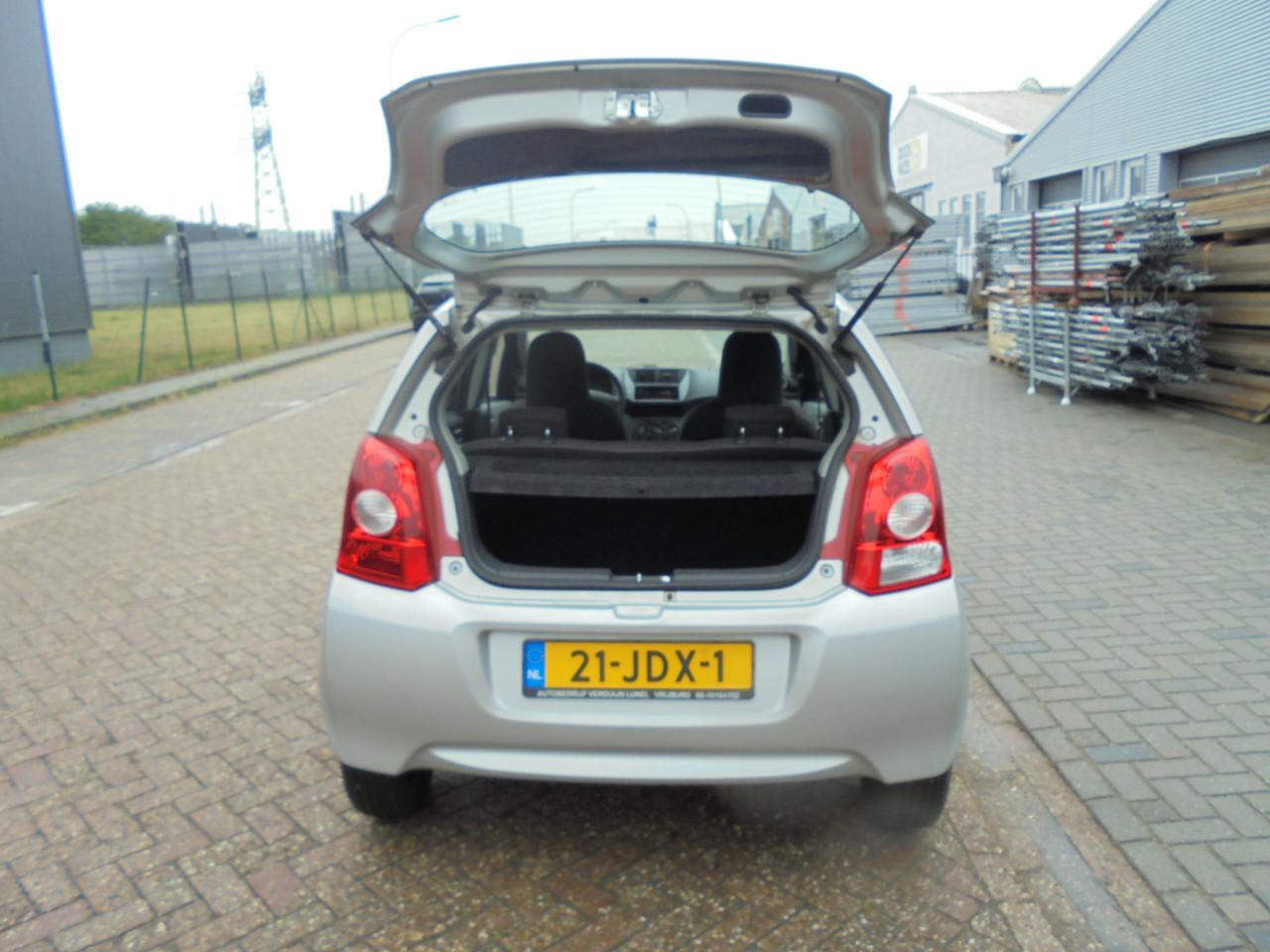 Alto 1.0 I met 121.858 km ,vijf deur uitvoering ,bouwjaar 2009 € 1995