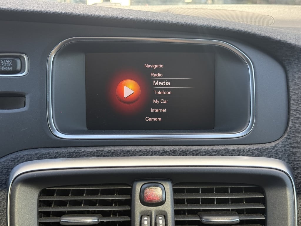 Volvo V40 t3 153pk aut6 polar+ sport| panodak| camera| h&k sound| keyless|