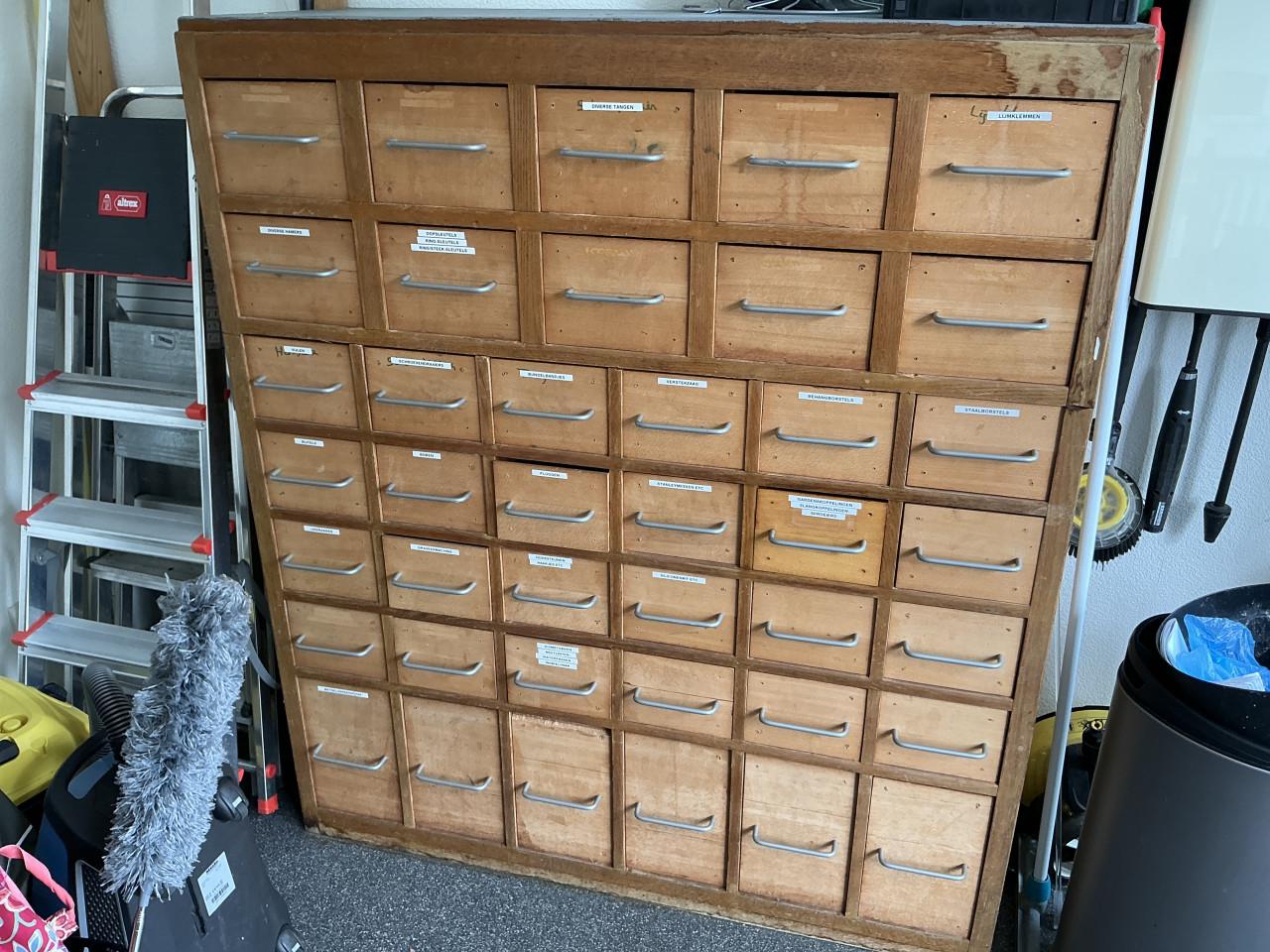 Kast voor in de schuur