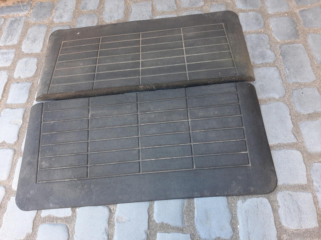 Te koop 2 oprijplaten ,drempelhulp voor scootmobiel