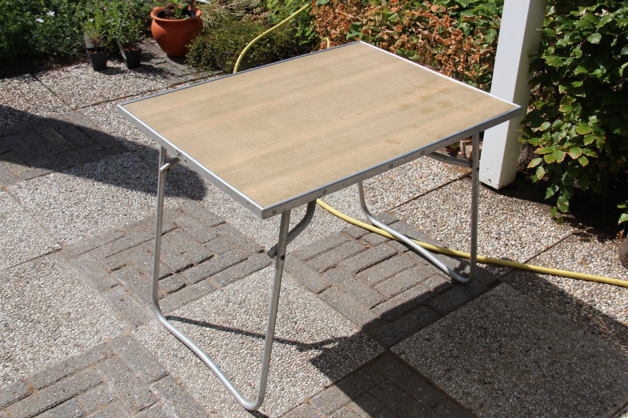 Campingtafel,aluminium, met bruin blad.