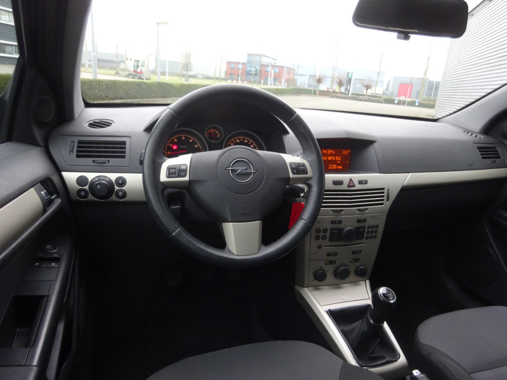 Opel Astra gtc 1.8 business airco / elektr. ramen / cruise control / nap