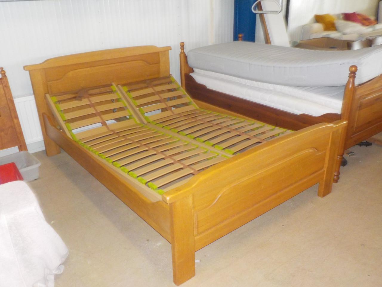 Massief eiken blank ledkant 140 x 210 cm met 2 lattenbodems zonder matras
