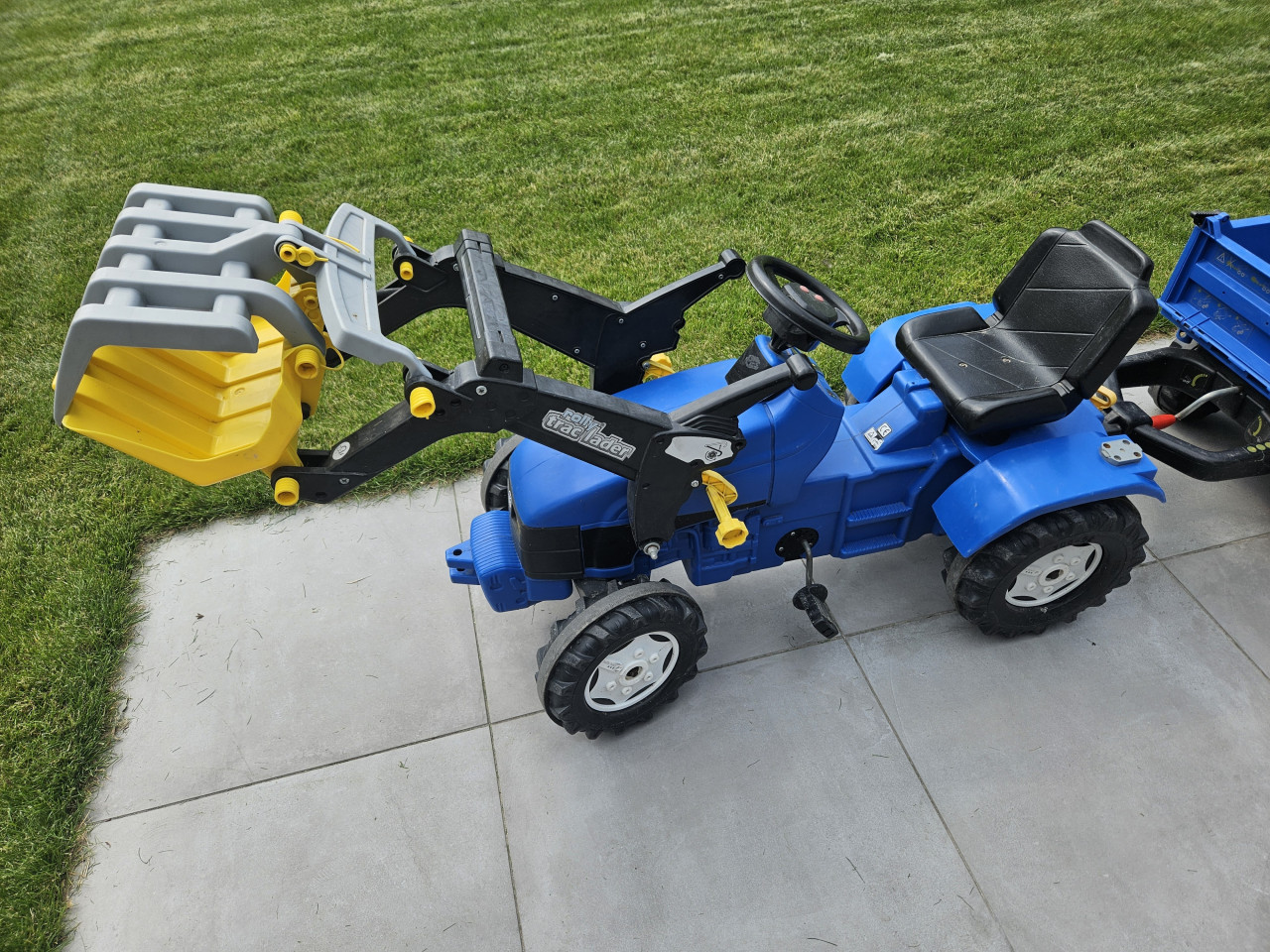 Rolly Toys traptractor met lier, kiepkar en graafmachine