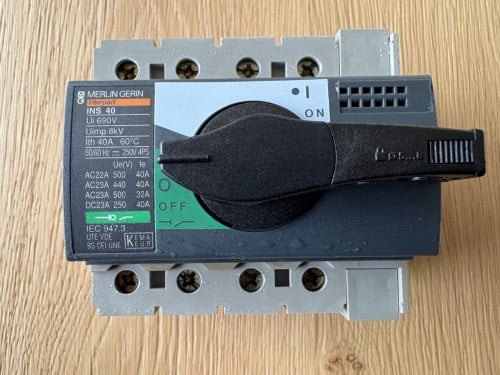 Compact INS40 4P - Lastscheider