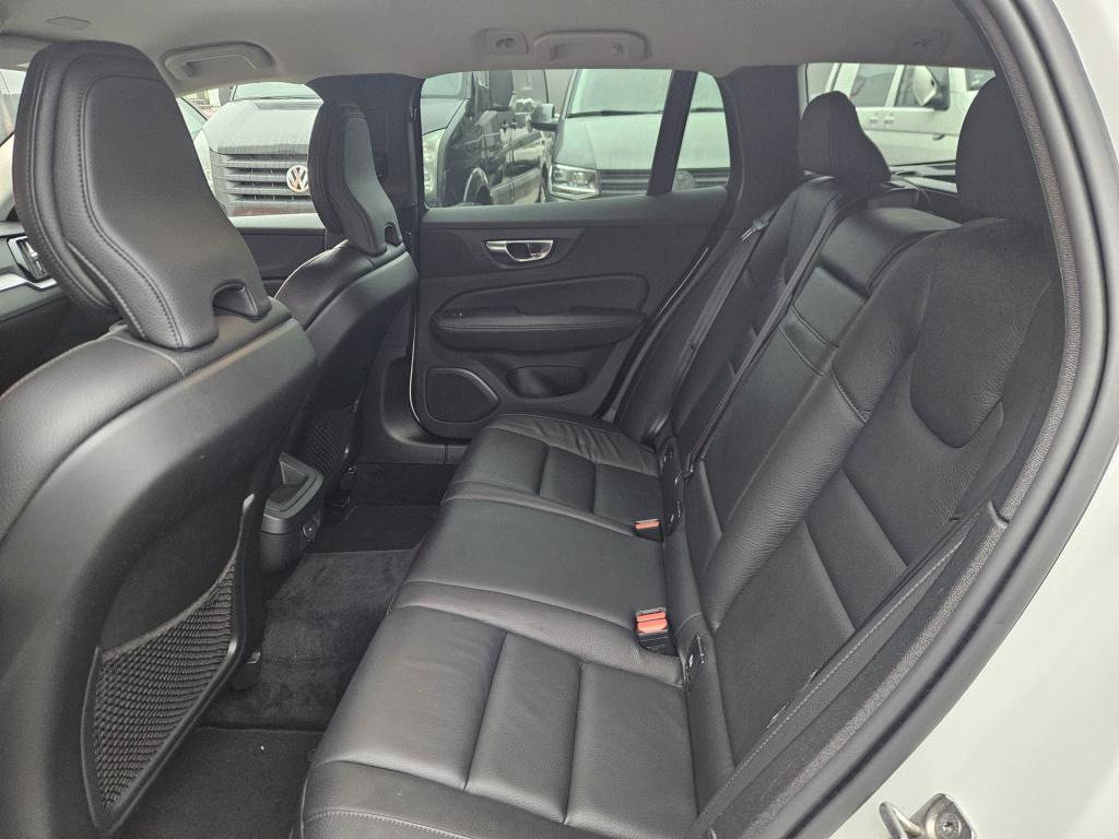 Volvo V60 2.0 b3 momentum advantage | r-design | acc | carplay