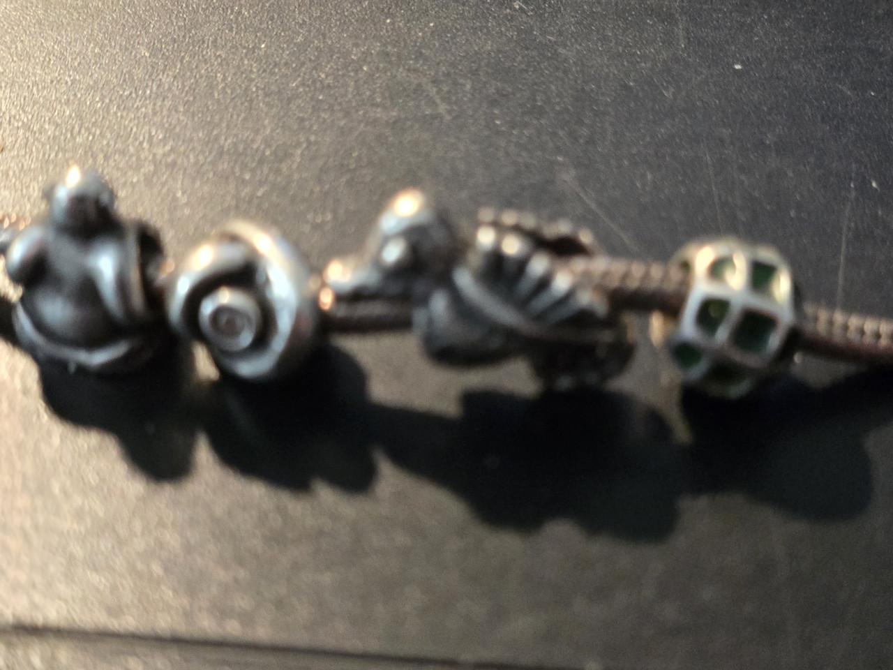 Pandora armband 19 cm,ketting 42 cm,7 kralen,4 zilveren kralen en 3 ringen