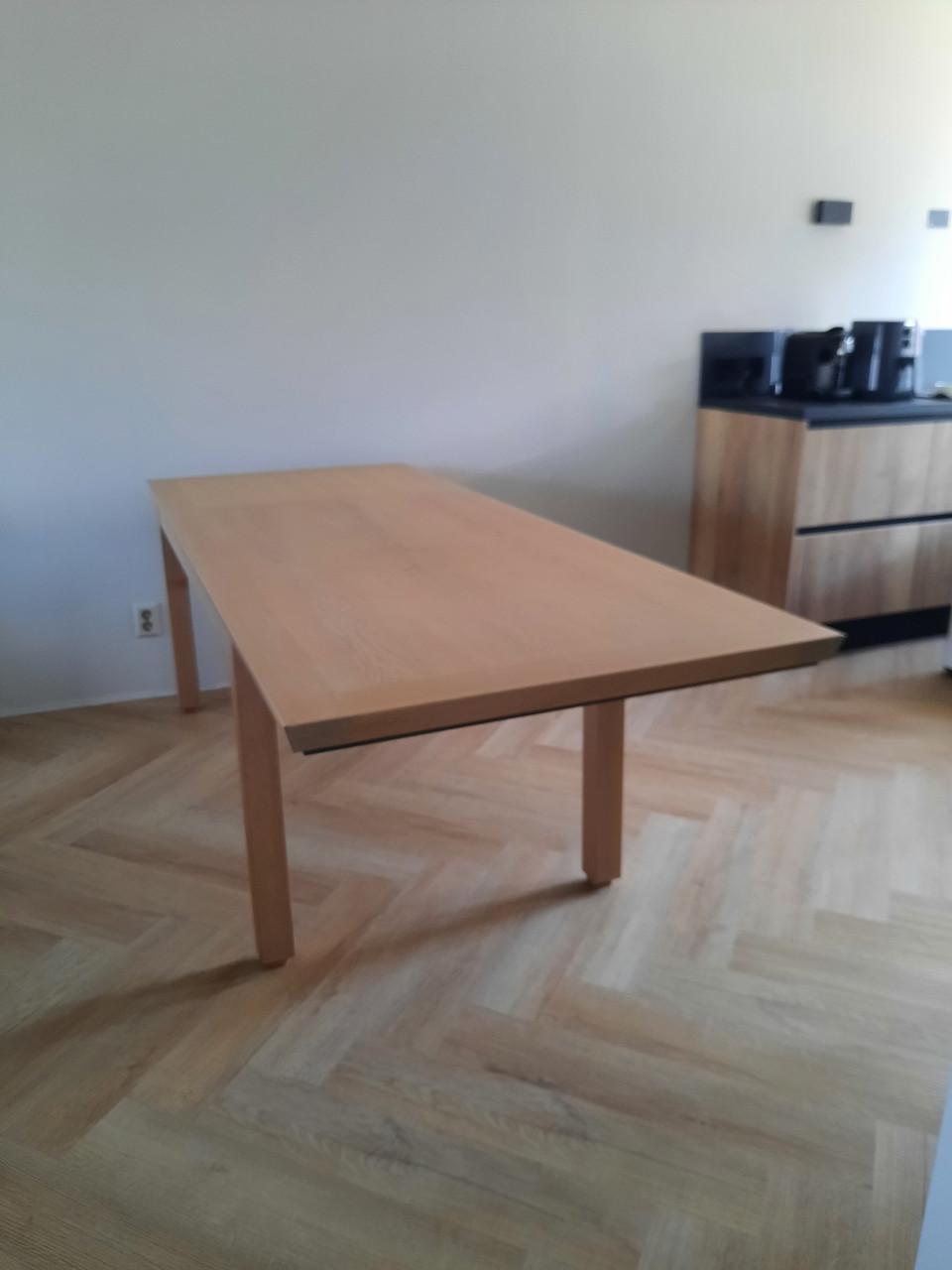 Te koop: Eiken eetkamertafel uitschuifbaar
