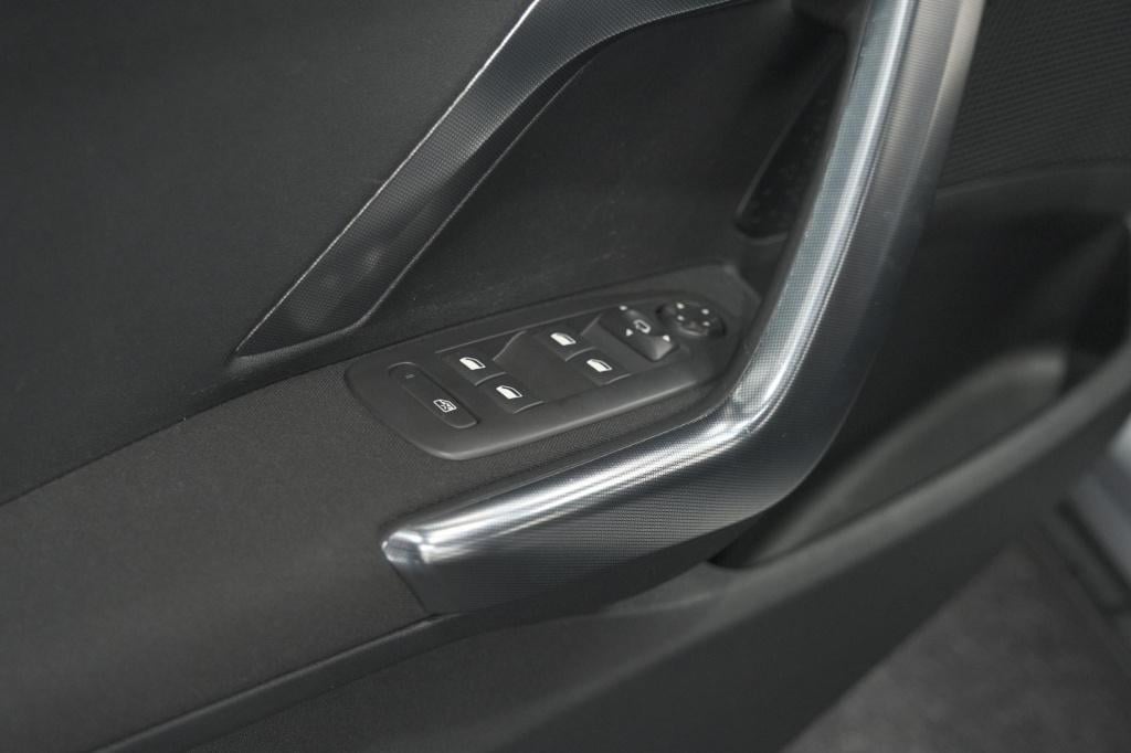 Peugeot 2008 puretech 110 allure | trekhaak | apple carplay | parkeersensor