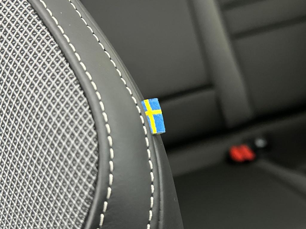 Volvo V60 t8 455pk recharge ultra dark| panodak| 360camera| stylingpack| a