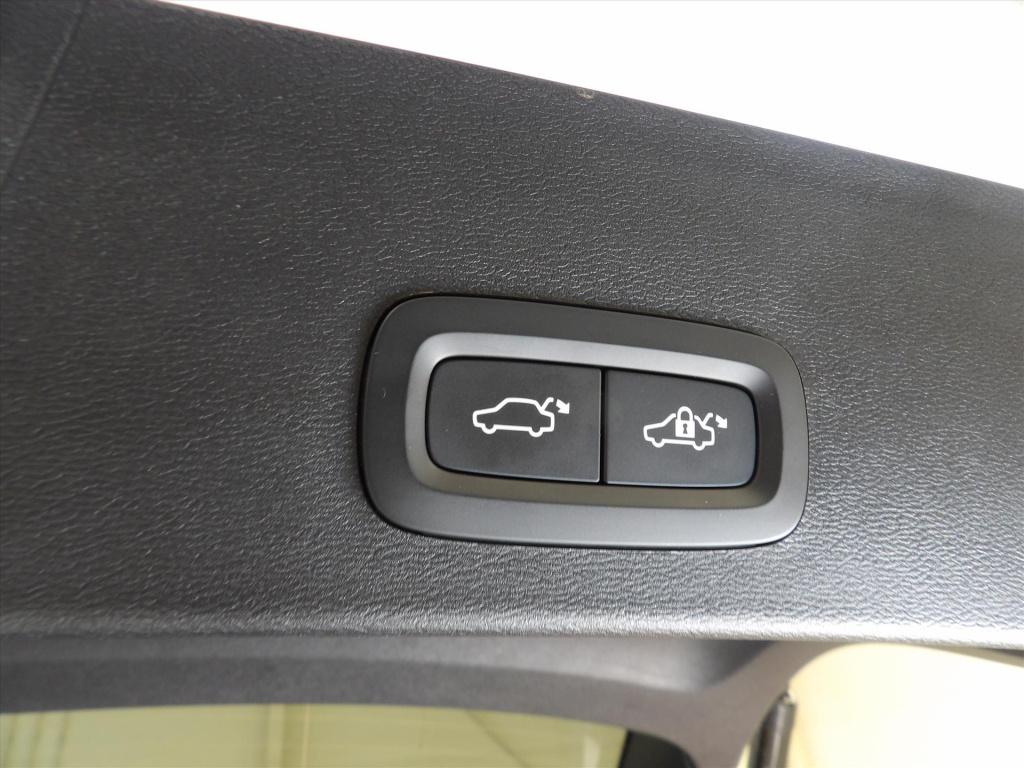 Volvo XC40 b4 197pk mild hybrid aut plus dark