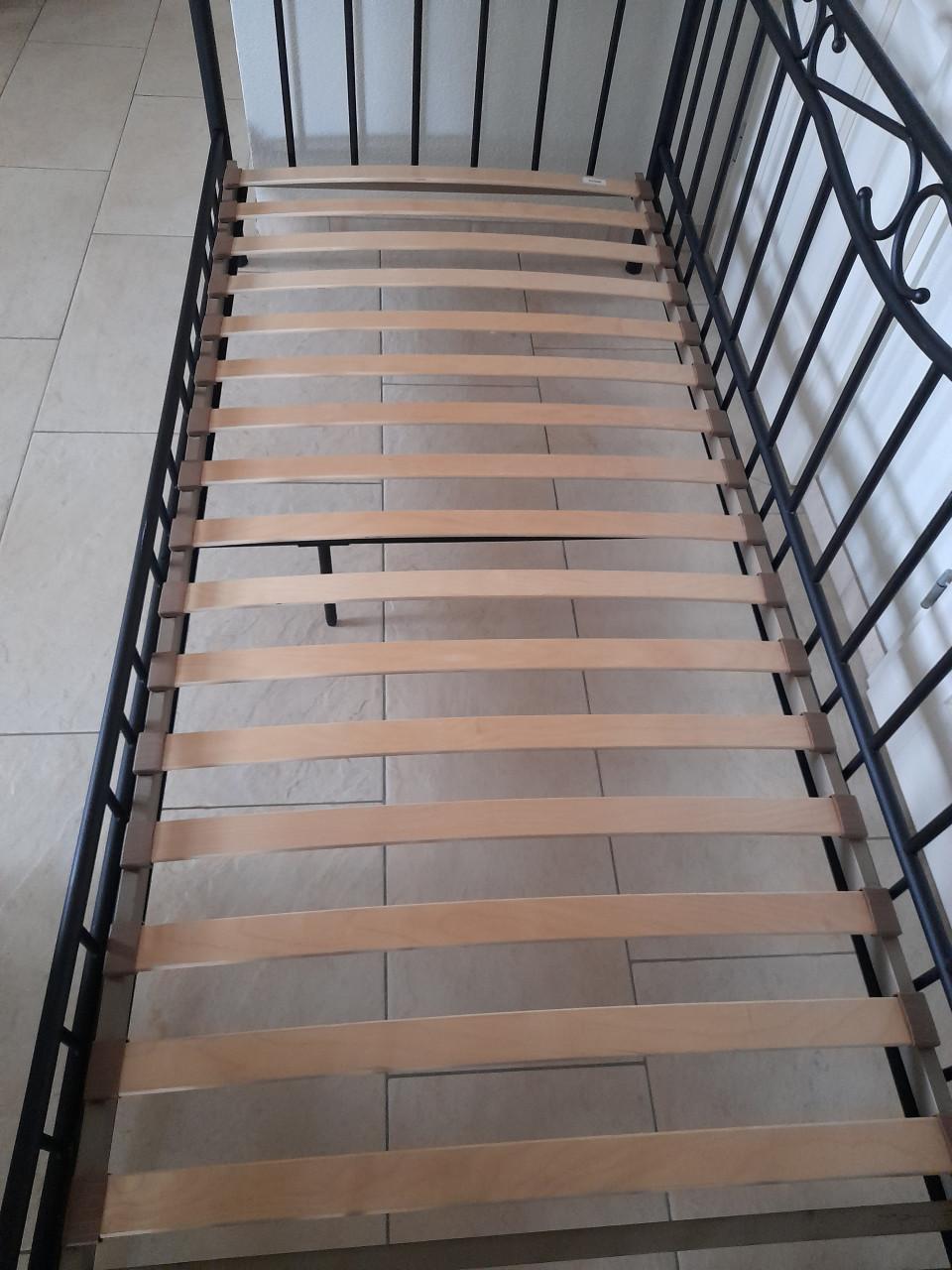 Leuk metalen bed 90 x 200 (in goede staat )