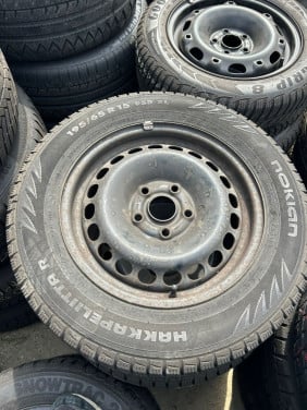 AUDI STALEN VELGEN MET NOKIAN HAKKAPELITTA R BANDEN