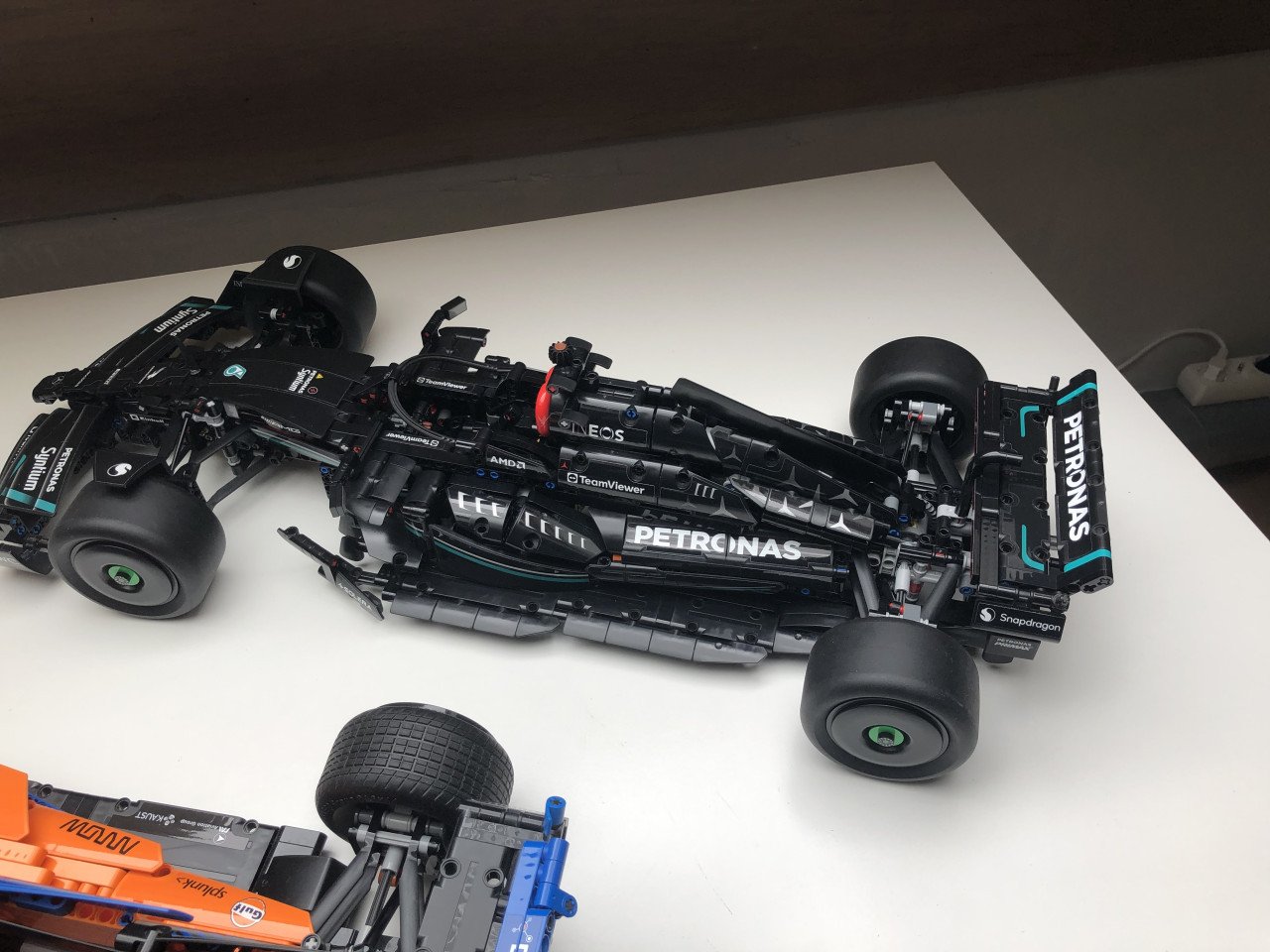Lego Technic sets, 42141, met Pirelli stickers, 42171 en 42154, nieuwstaat.