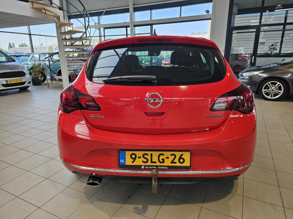 Opel Astra 1.6 turbo cosmo