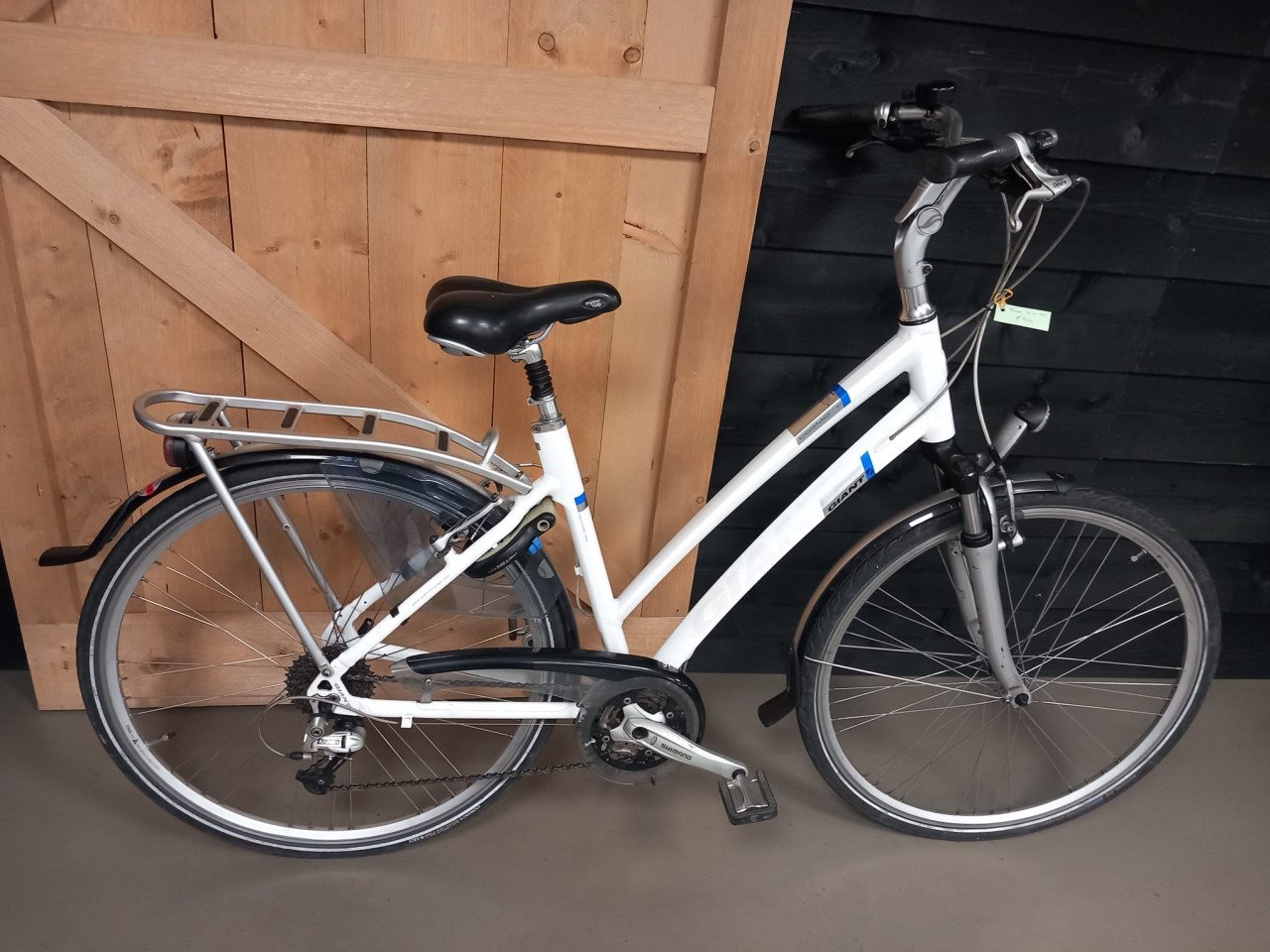 Nette sportieve Giant Cosmo RS 2 met 27 versnellingen