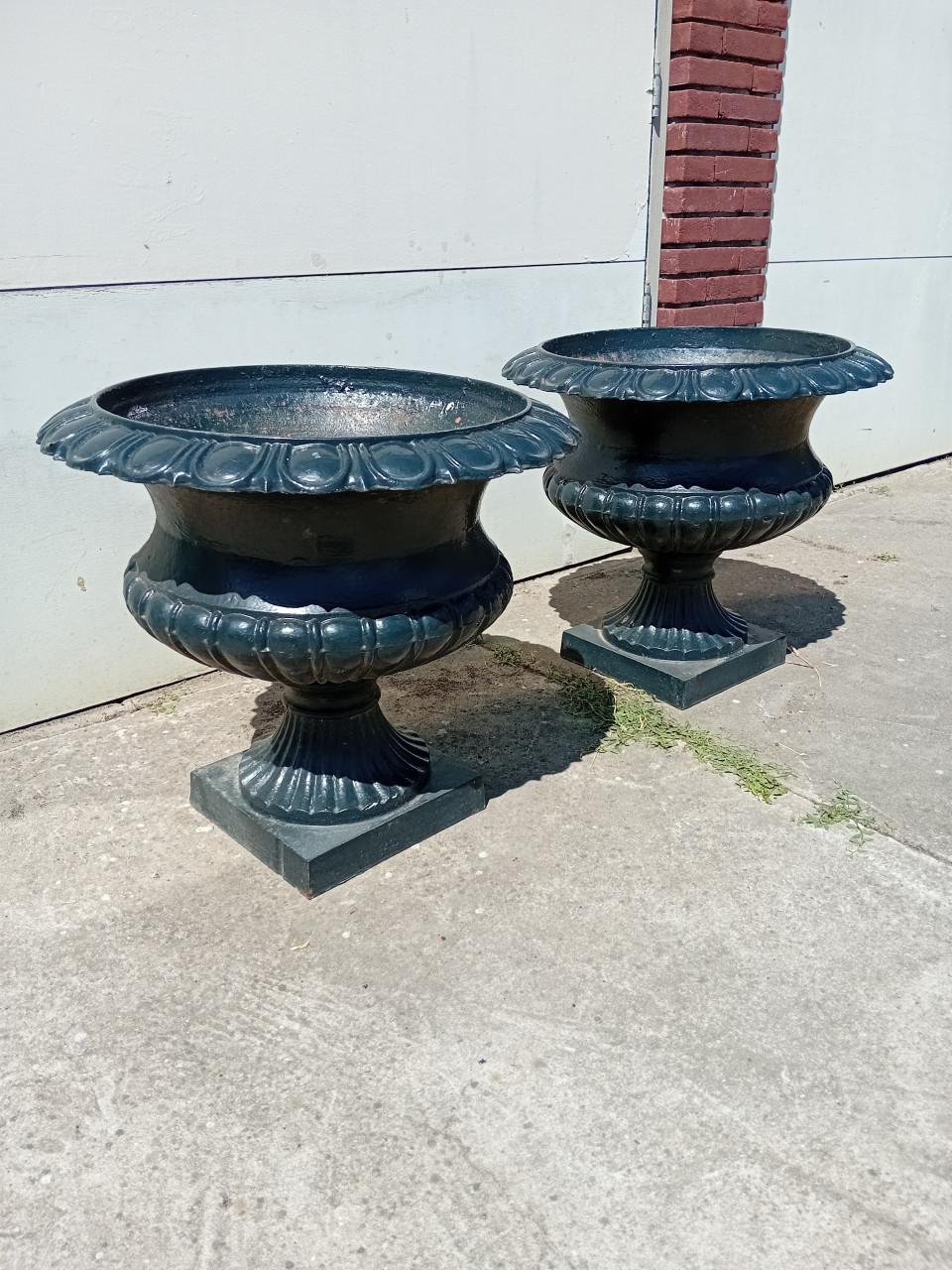 Gietijzeren bloempotten voor tuin