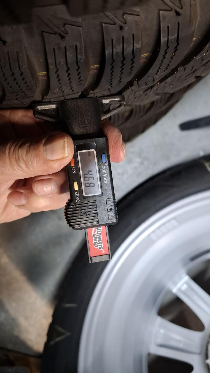 Winterbanden 185/65R15  met velgen steekmaat 4x100