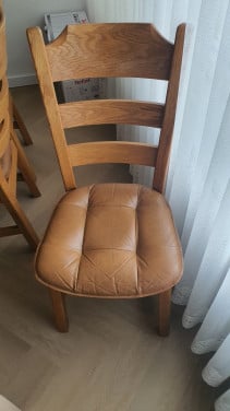 EETTAFEL MET STOELEN
