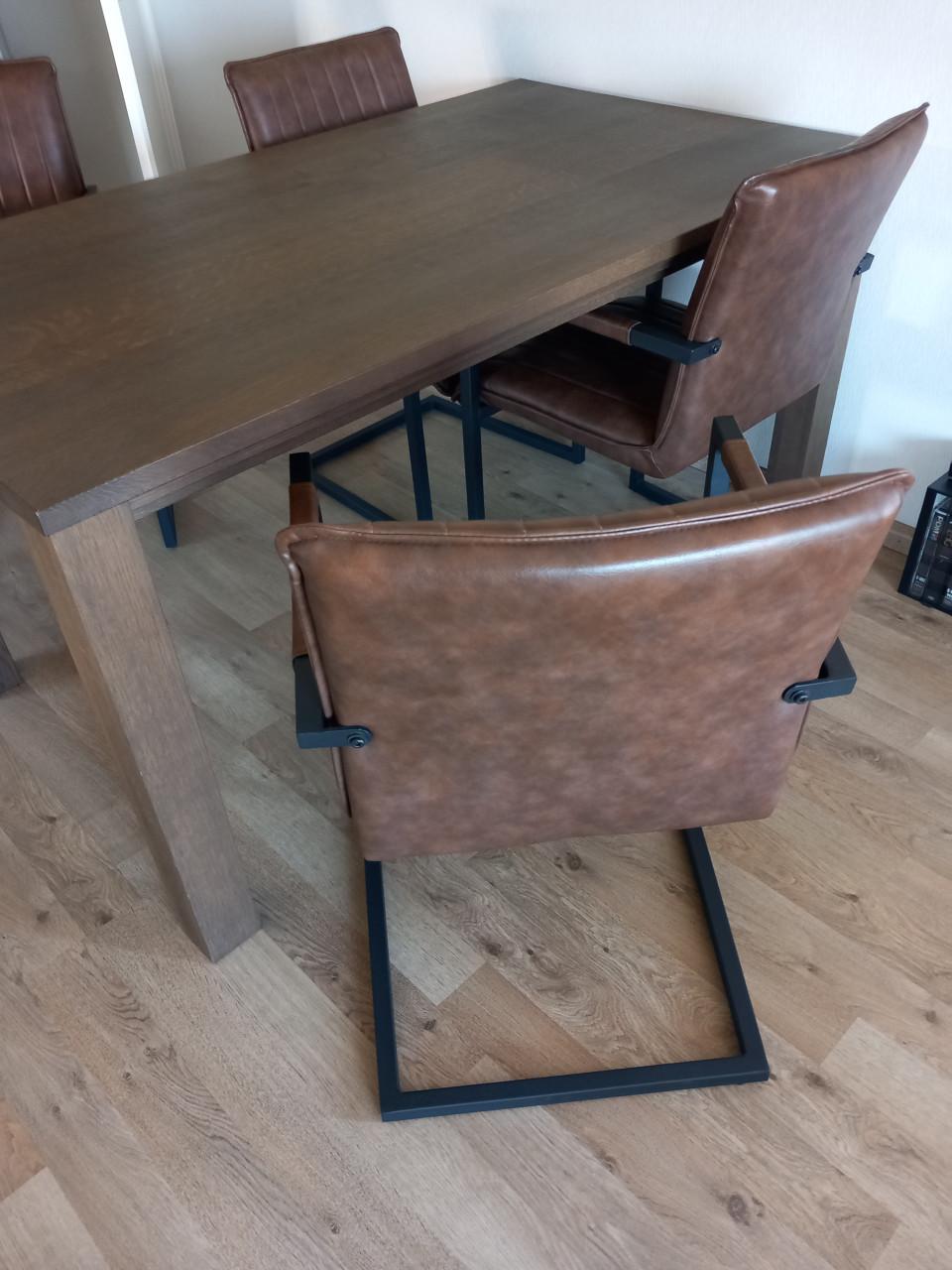 Eethoek met vier stoelen