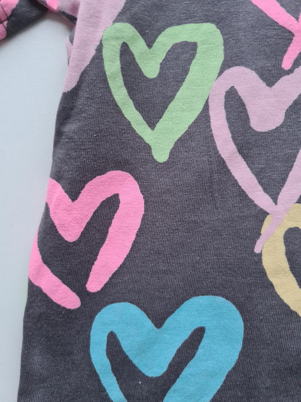 Donker grijs gekleurd hartjes shirt Primark  Maat 128