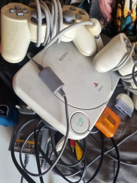 Playstation One 2 controllers en memorycard
