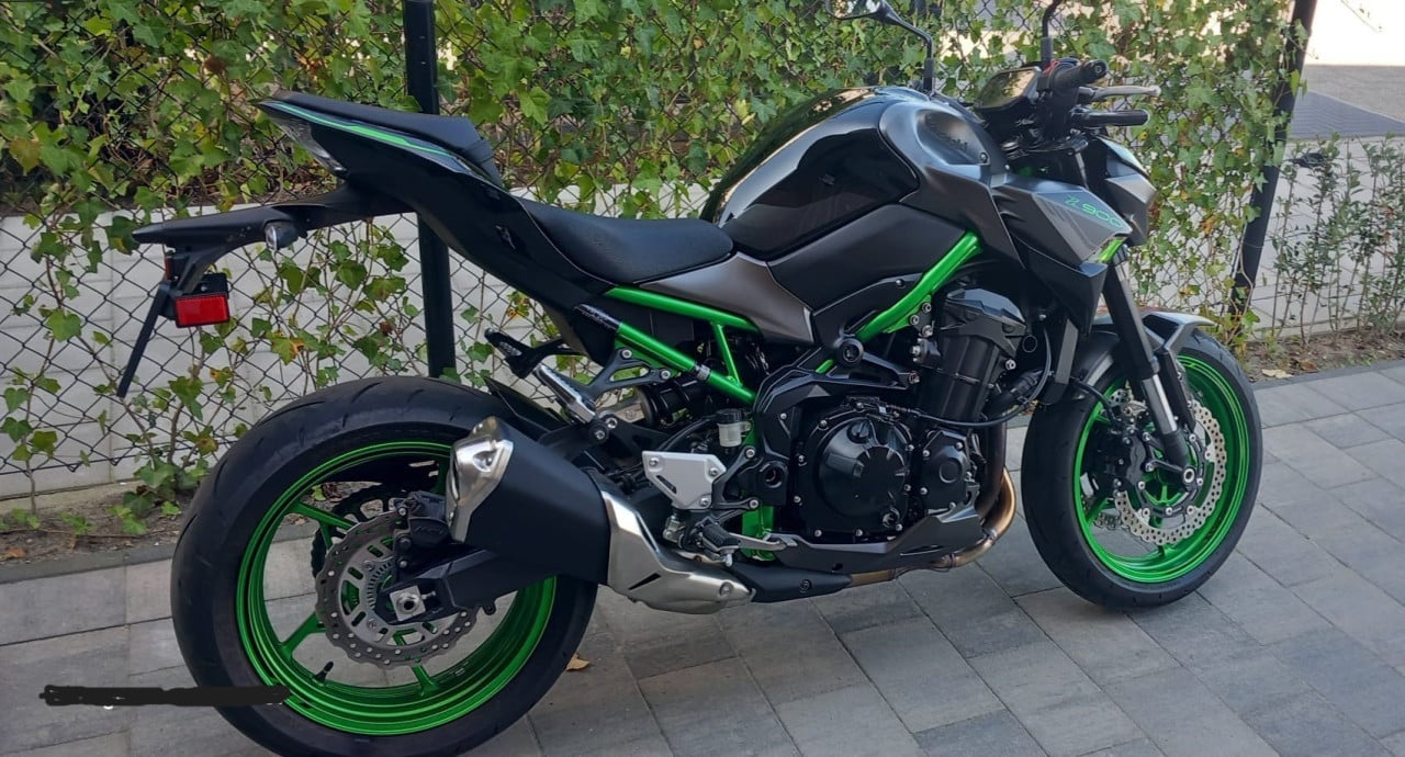 Kawasaki Z900 ABS  bj mei 2023 km stand is nu 2650km  prijs 9999,-