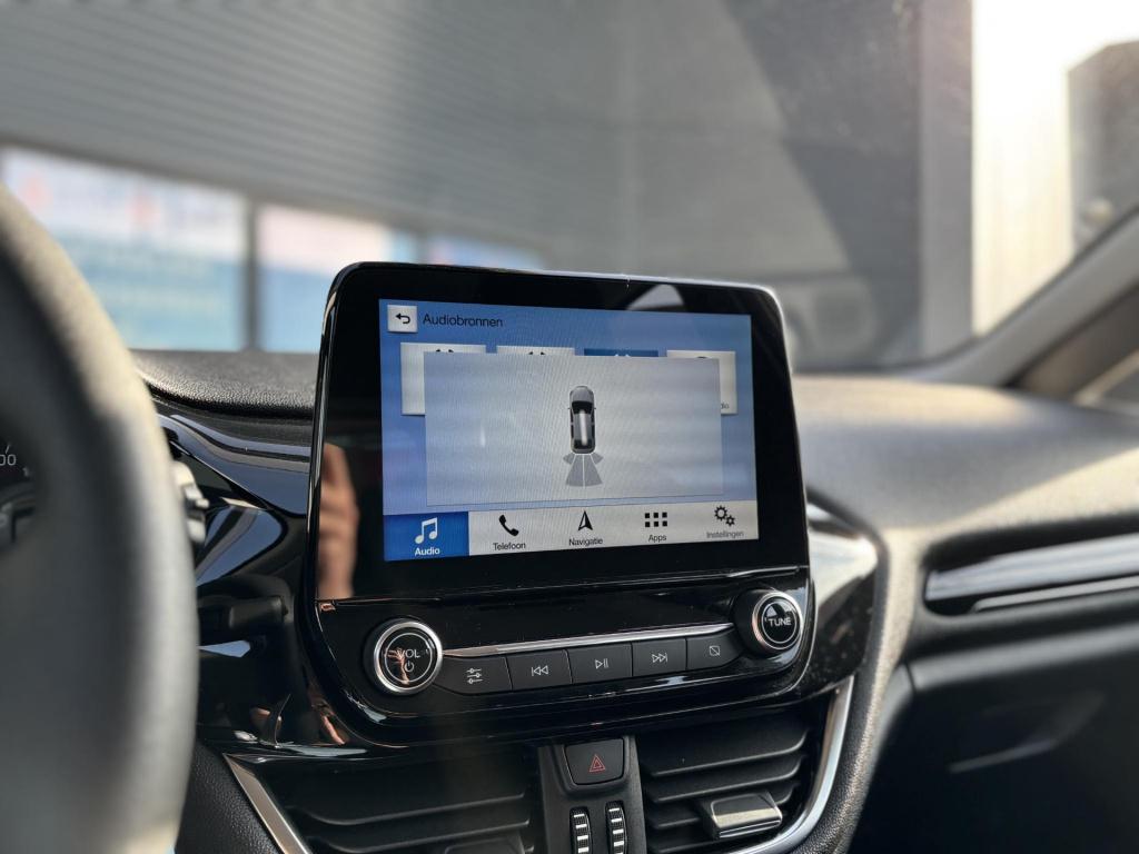 Ford Fiesta 1.1 trend navigation pack + trekhaak, nl-auto!