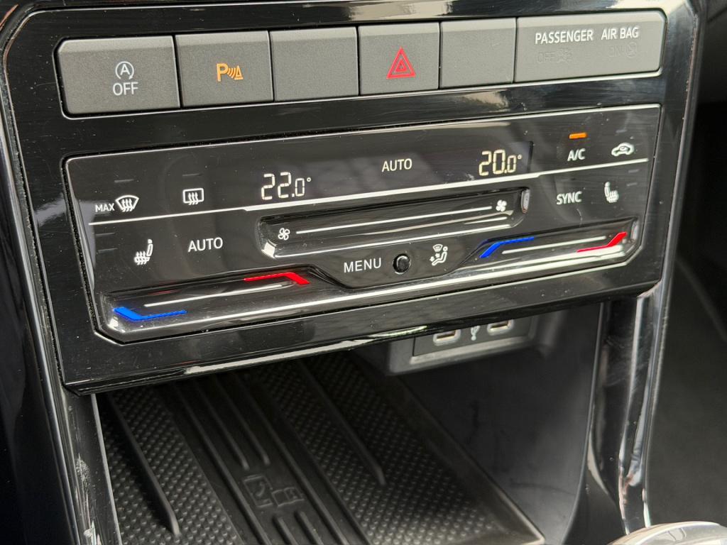 Volkswagen T-cross 1.5 tsi 150pk dsg r-line | camera | trekhaak | navi | iq