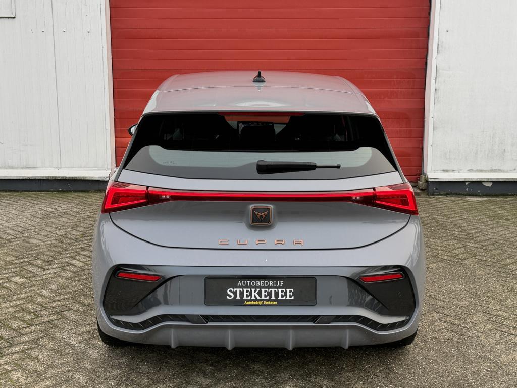 Cupra Born business one 62 kwh | carplay | pdc | rijklaar inclusief 1 jaar 