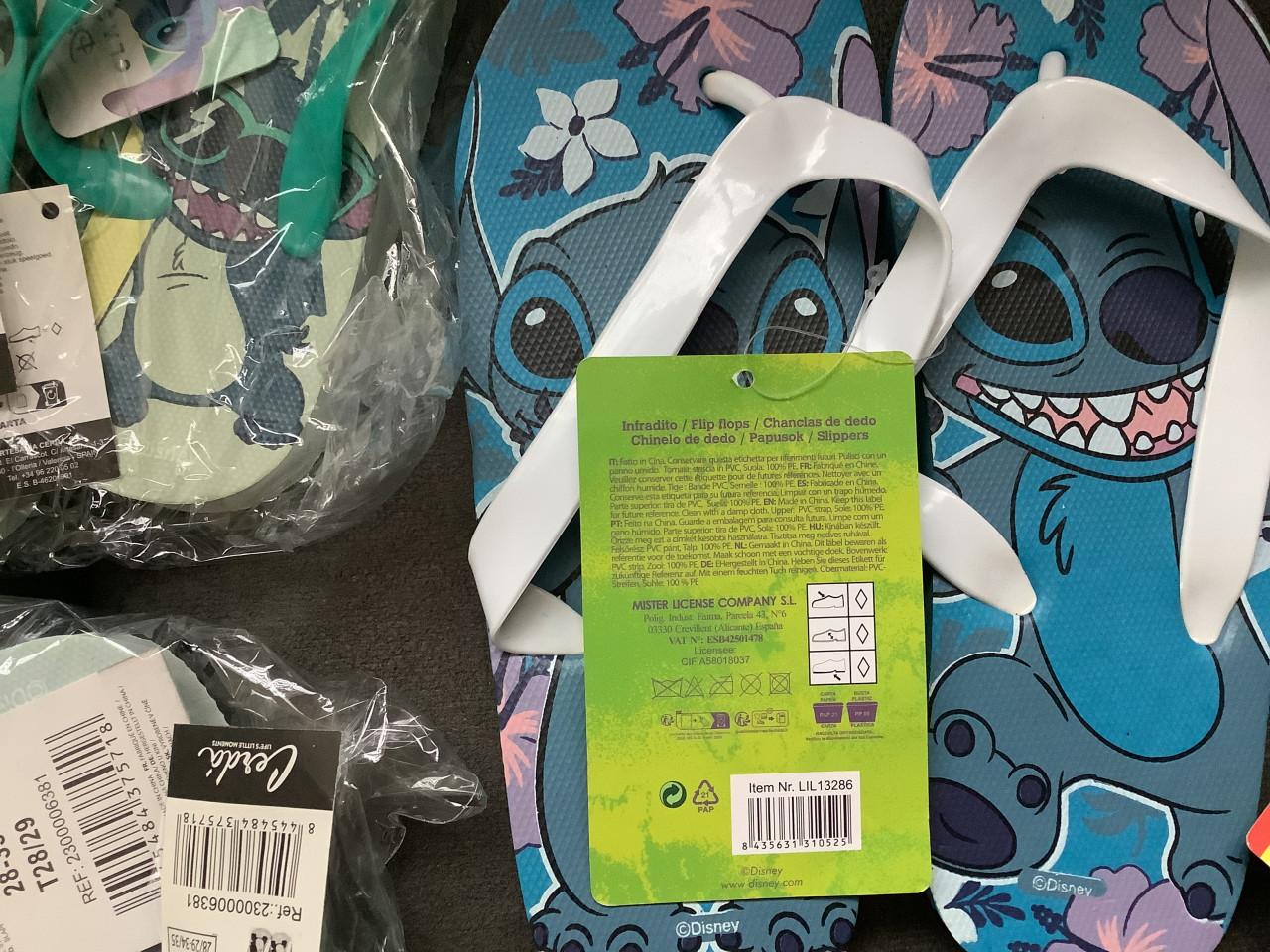 Partij Disney Stitch slippers, en Paw Patrol slofjes.  ( partij 44)