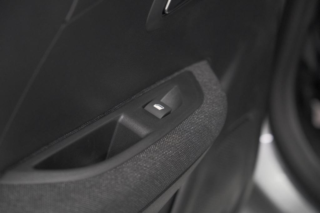 Peugeot 208 1.2 hybrid 110 e-dcs6 style | direct leverbaar | apple carplay 