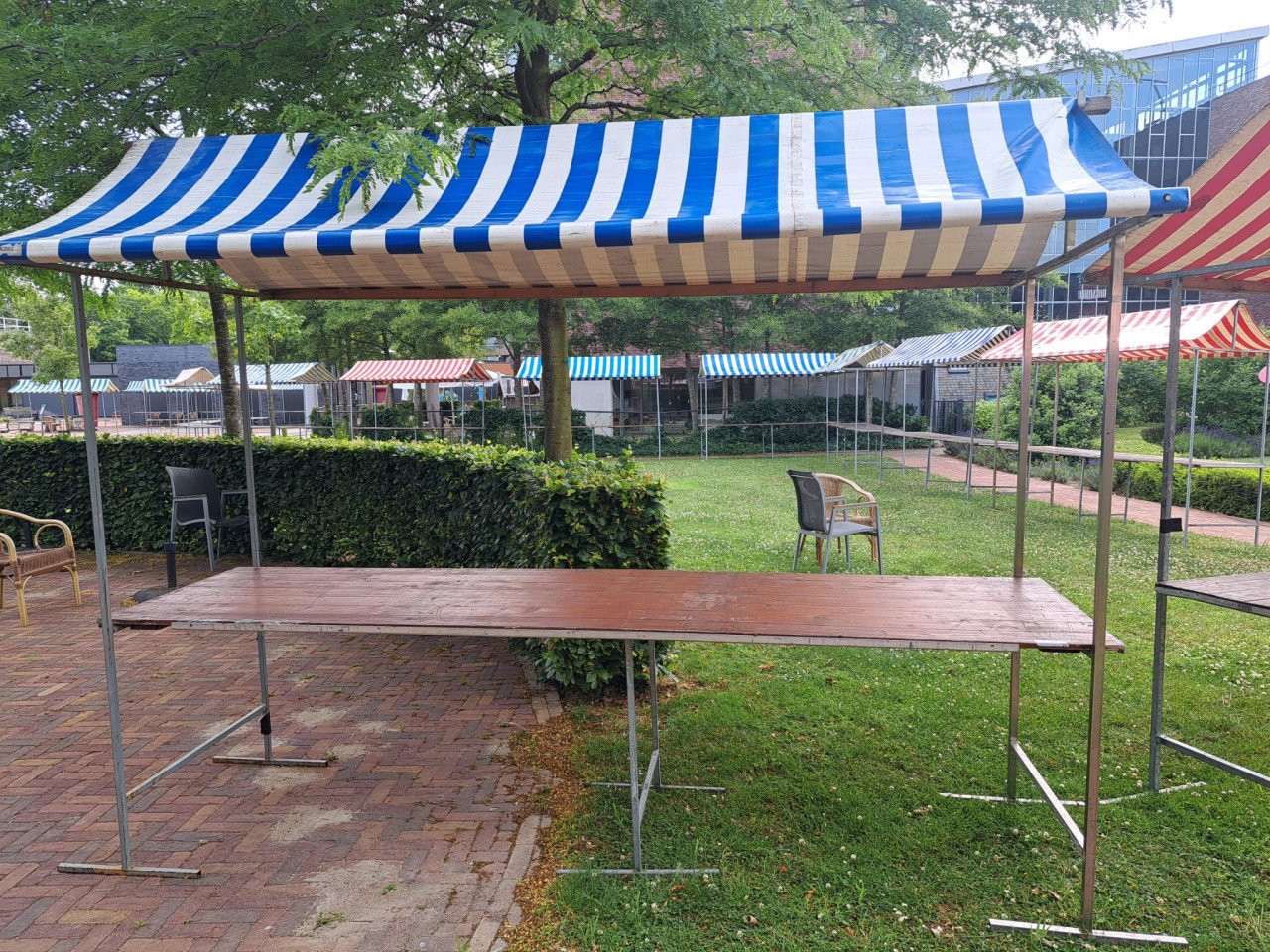 Vandaag: zomermarkt. Nieuw en 2de hands